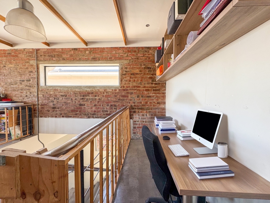 3 Bedroom Property for Sale in Vredehoek Western Cape